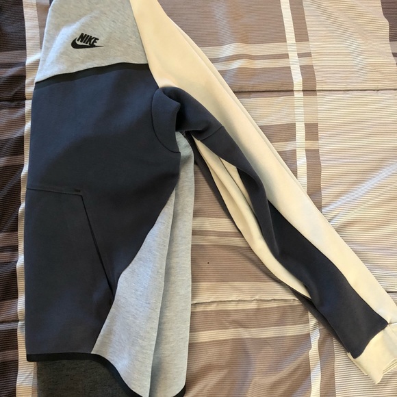 BRAND NEW NIKE TECH ZIP-UP jacket!! (Blue & white) - Picture 3 of 3